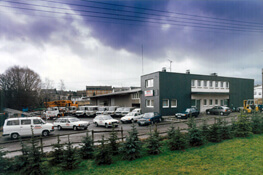 1982: Betriebseinweihung des heutigen Firmengebäudes in der Breslauer Straße 23, Wirges